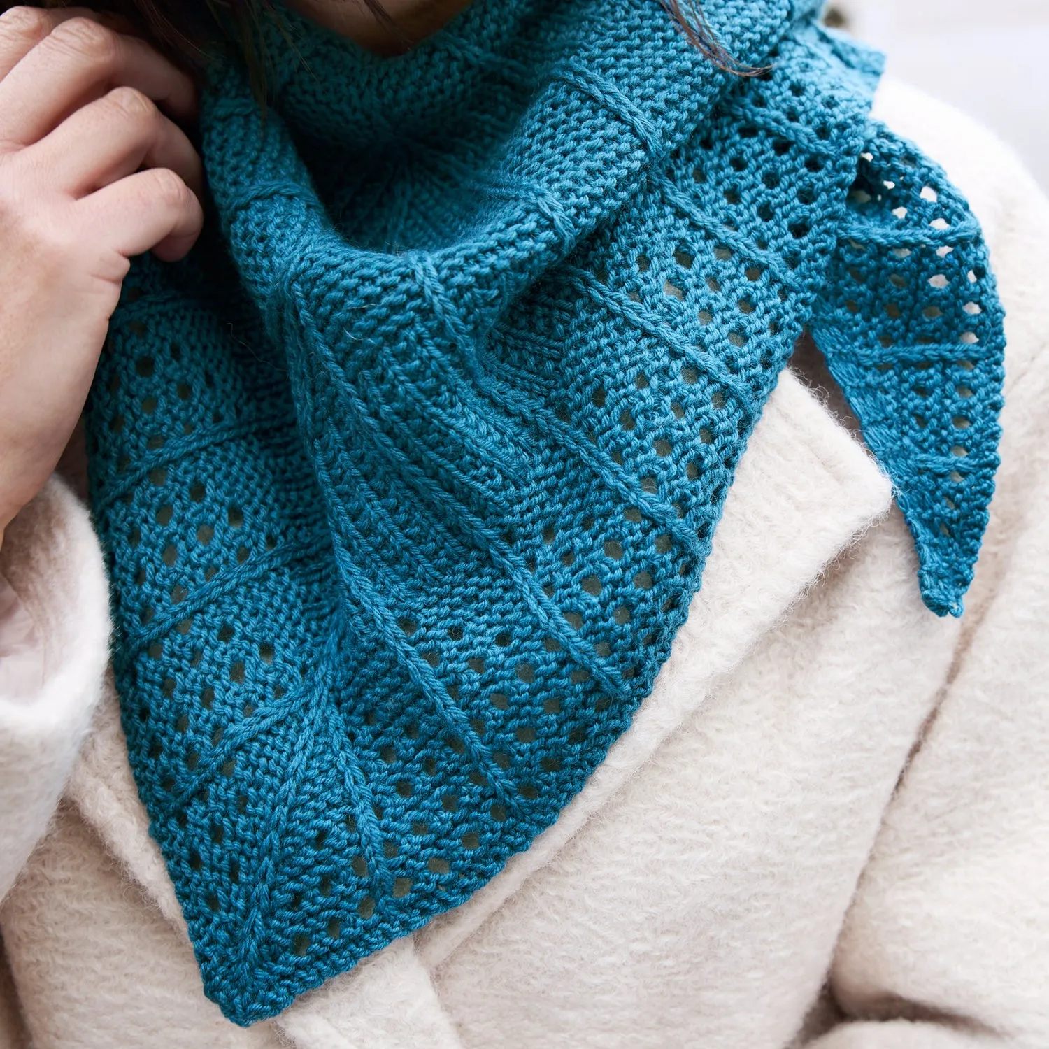 Rosy Green Wool Flow of Life Tuch Strickanleitung Deutsch 1 Strang