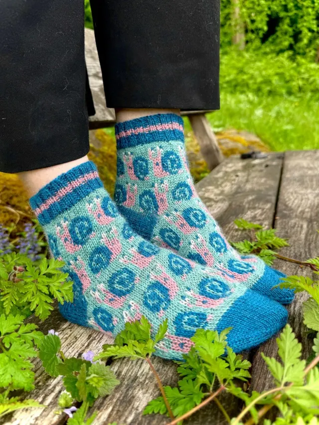 John Arbon Snail Trail Socks Strickset Bunt Colorwork Gr 1