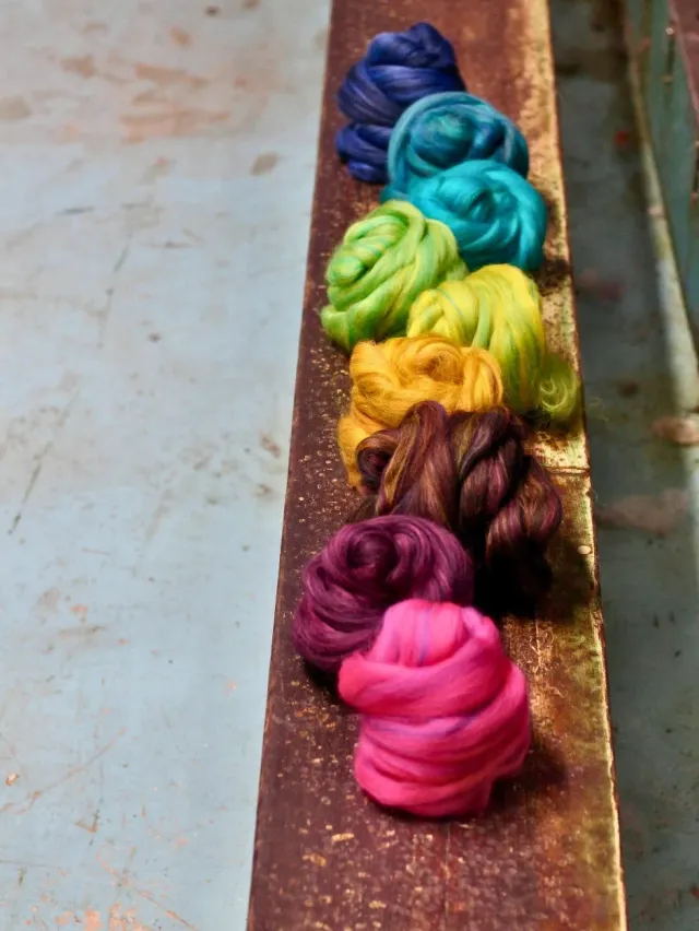 John Arbon Yarnadelic Kammzug Corriedale 100g Bunt