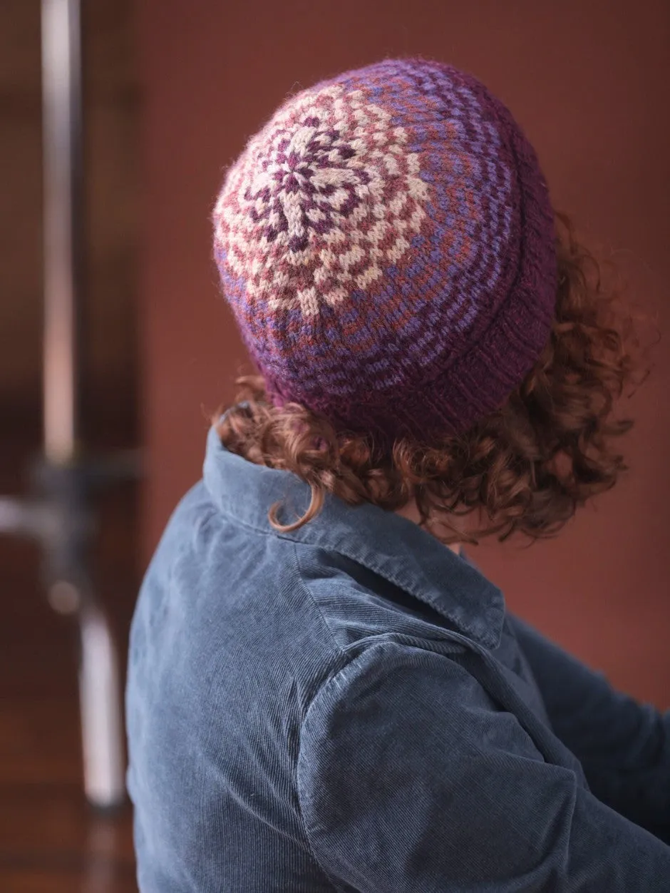 John Arbon Wanderer Hat Strickkit Yarnadelic Sport Bloom