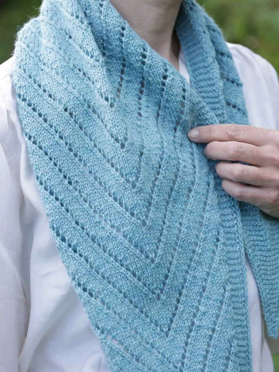 John Arbon Dew Drops Schal Strickkit Piskie Lochmuster