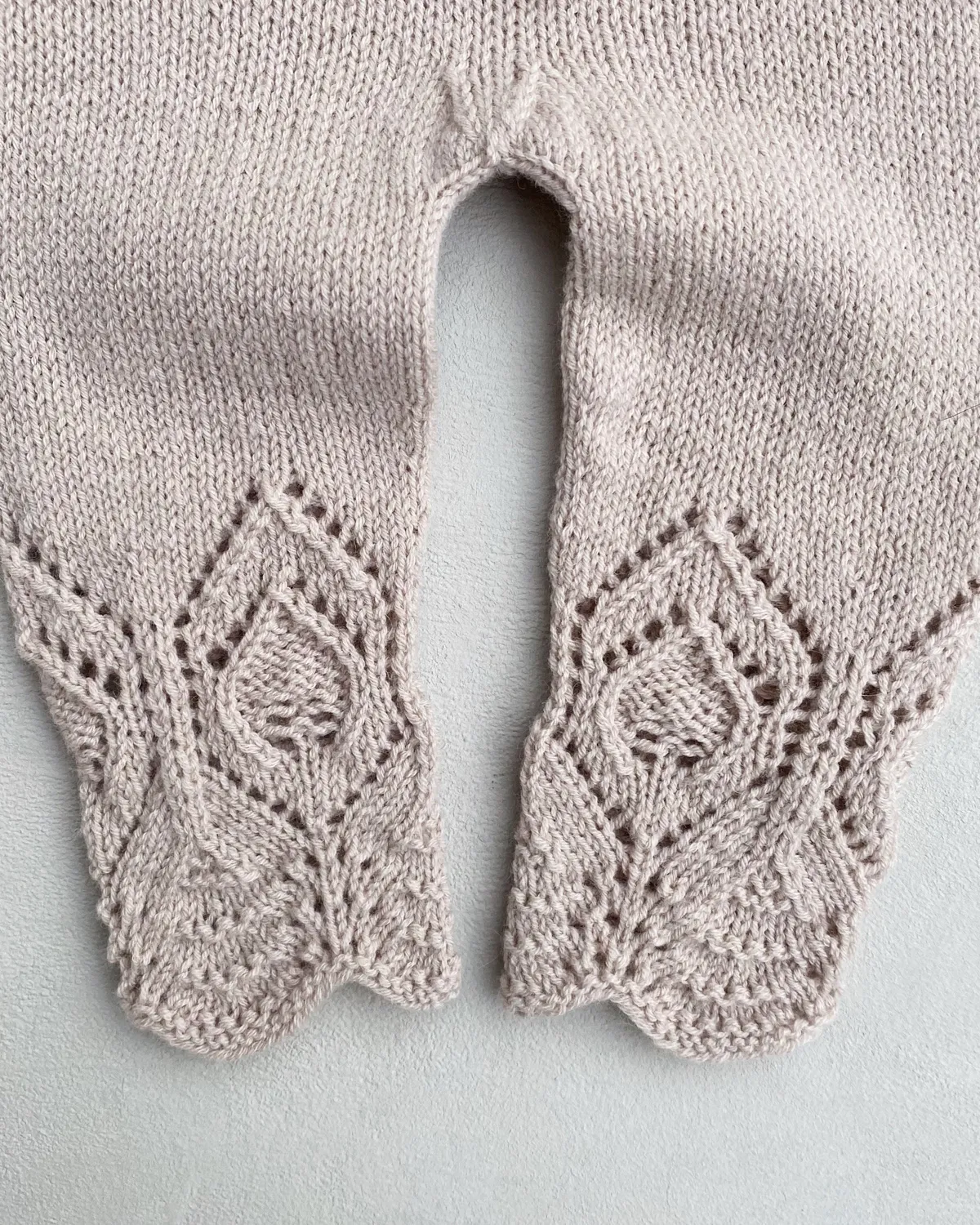 Knitting for Olive Lace Leggings Kinderhose Anleitung