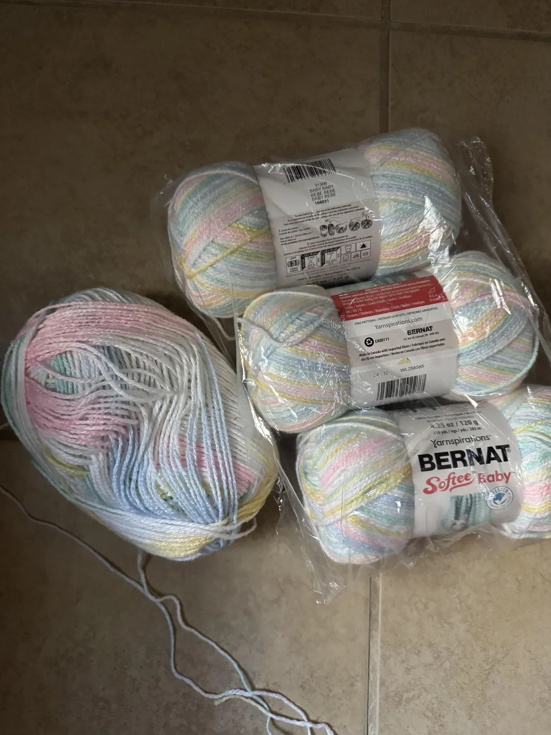 Bernat Softee Baby Variegates Babywolle zarte Ombréfarben
