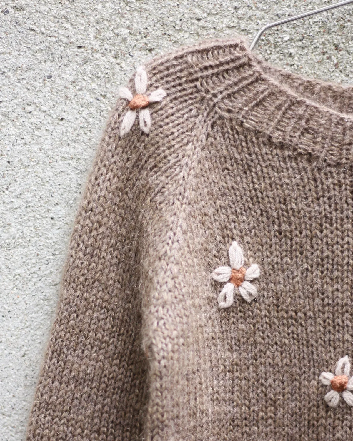 Knitting for Olive Daisy Sweater Kids Anleitung Deutsch Blumen