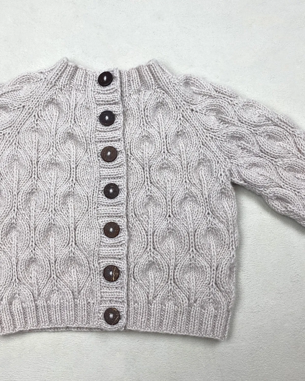 Knitting for Olive Olive Cardigan Baby Strickanleitung Lochmuster