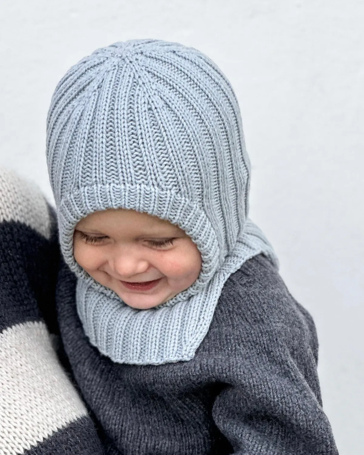 Olive's Ribbed Balaclava Anleitung deutsch Sturmhaube Rippenmuster