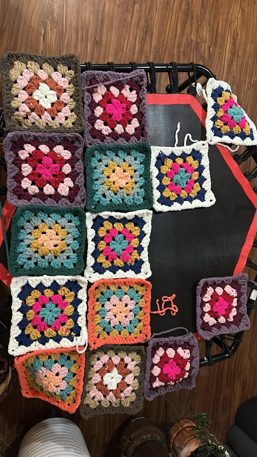 Bernat All In One Blanket Granny Chenillegarn Farbwechsel