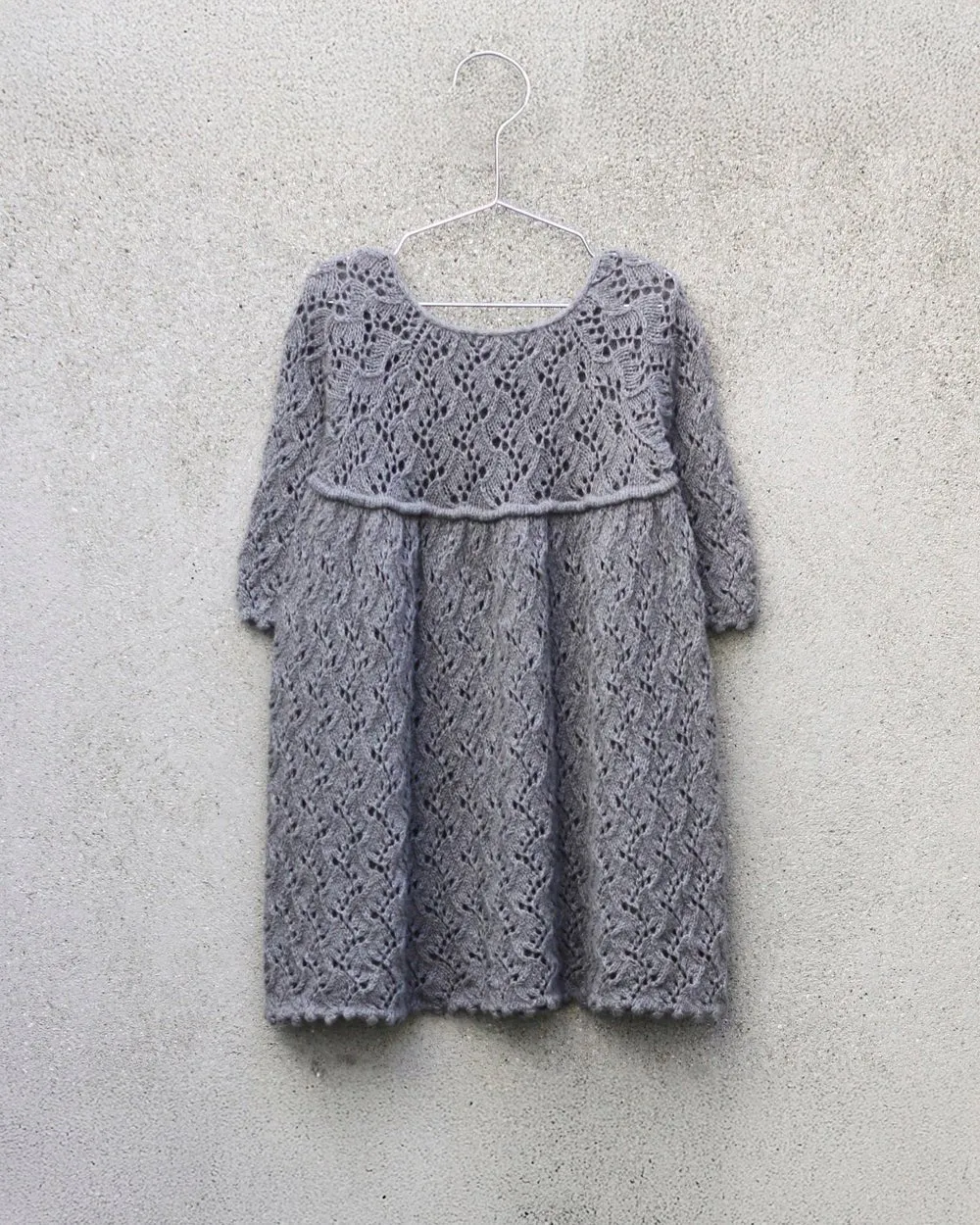 Knitting for Olive Holly Dress Anleitung Spitzenkleid deutsch
