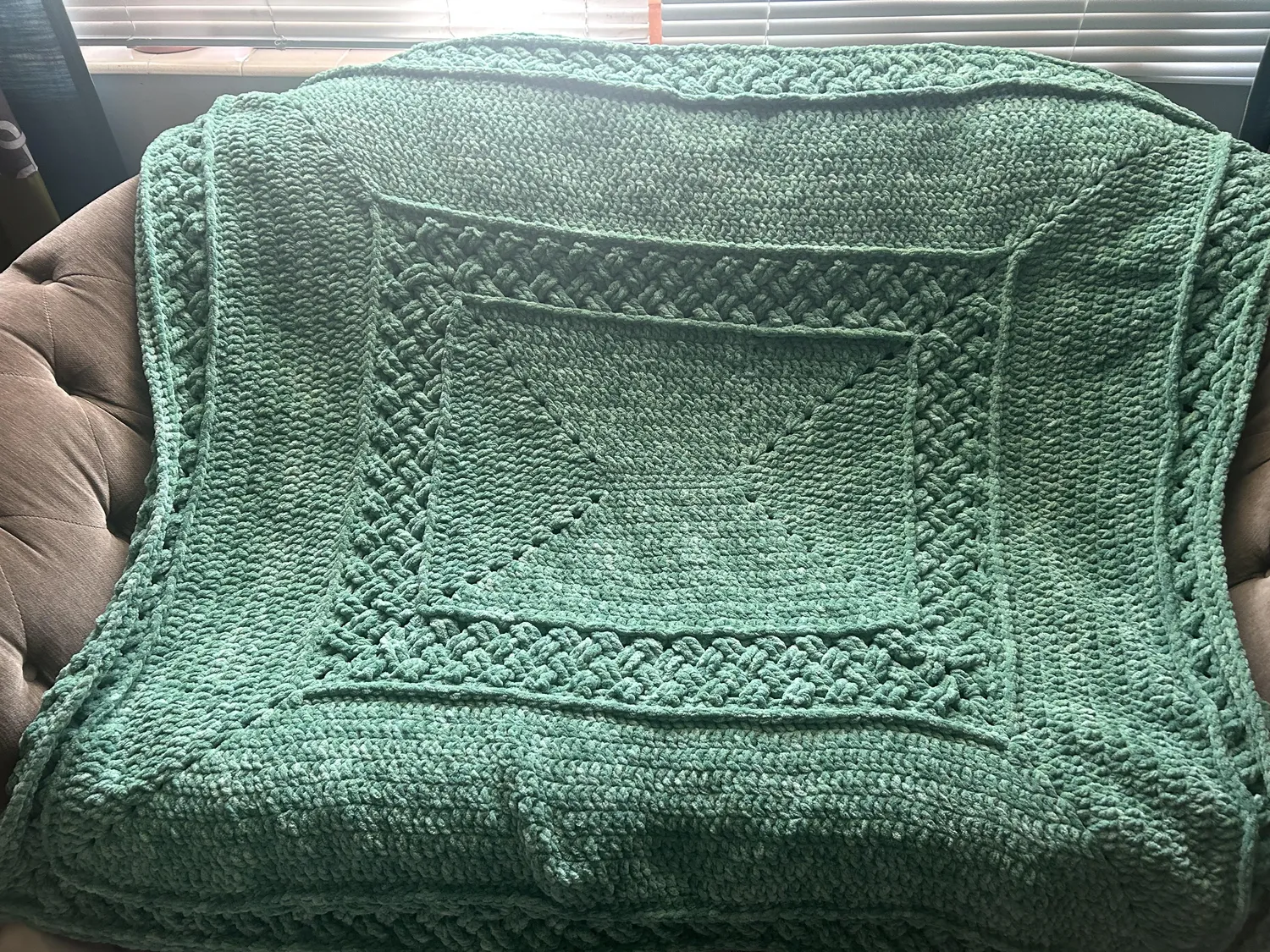 Bernat Blanket Mist-ical Chenillegarn 300g Marmor-Effekt