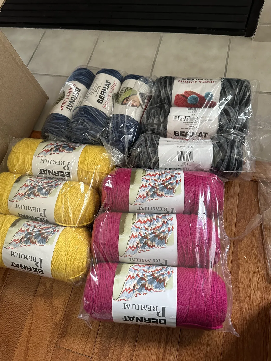 Bernat The Crochet Crowd Mystery Box Wolle Sortiert