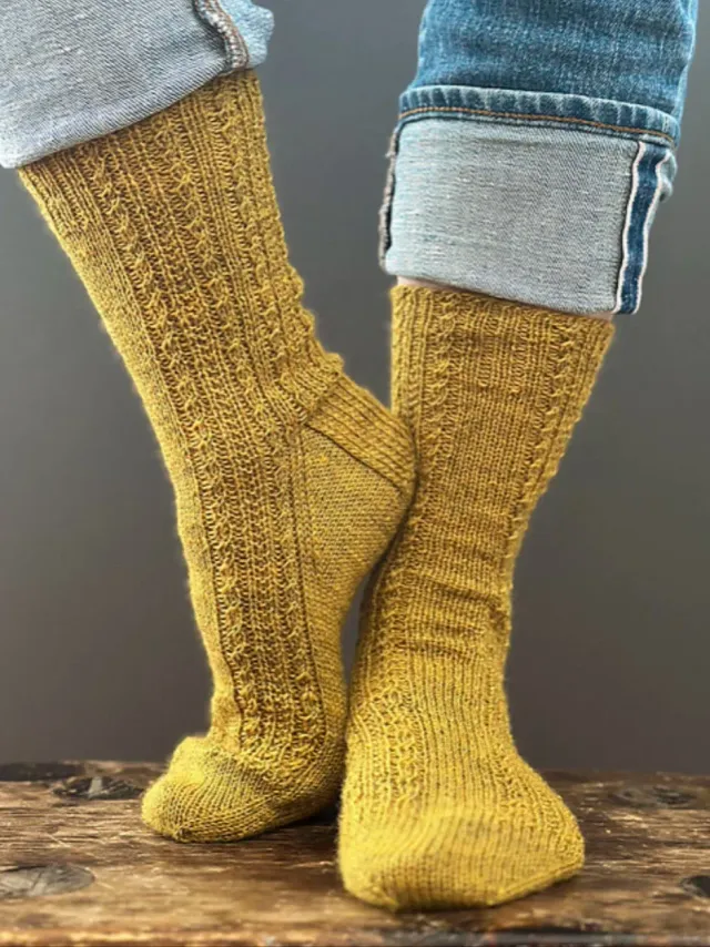 John Arbon Drumblebee Socks Strickset Drumble Gelb Zopf