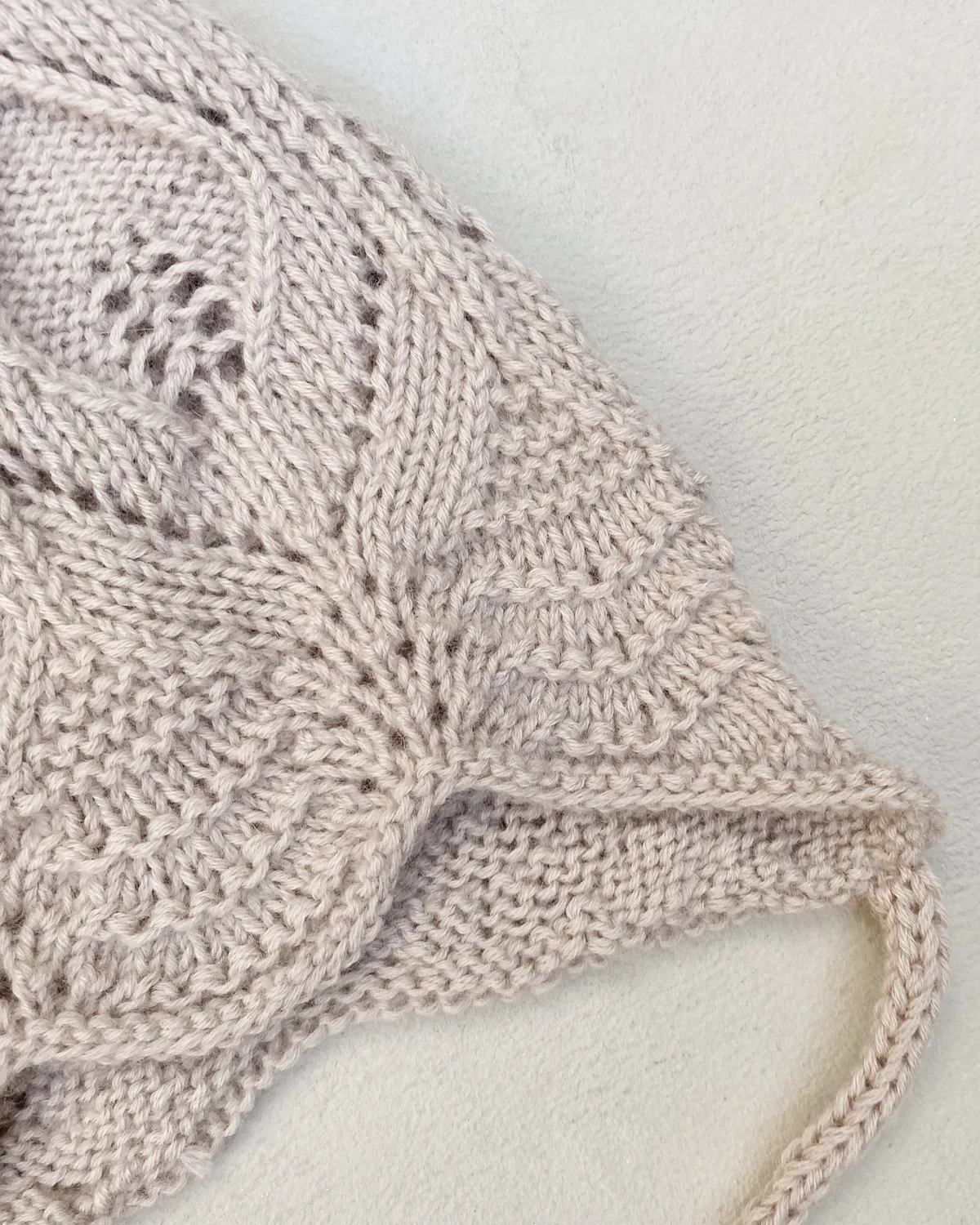 Knitting for Olive Lace Hat Strickanleitung Baby Deutsch
