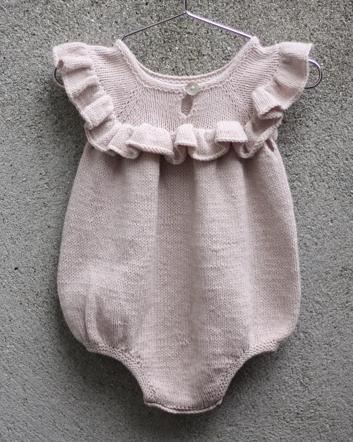 Knitting for Olive Ruffle Romper Strickanleitung Deutsch