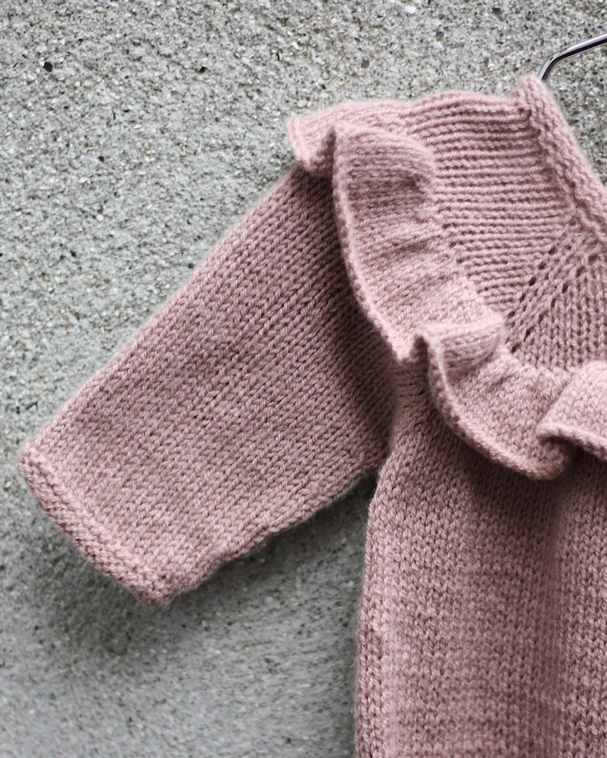 Knitting for Olive Ruffle Romper Strickanleitung Deutsch