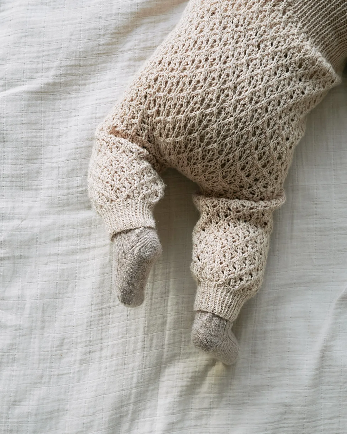 Knitting for Olive Uma Suit Strickanleitung Strampler Lochmuster
