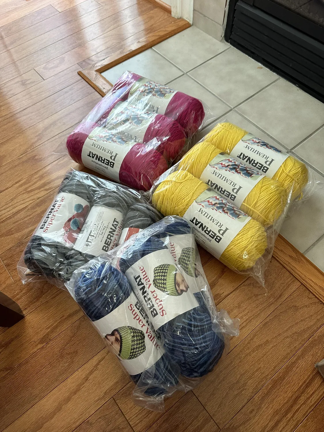Bernat The Crochet Crowd Mystery Box Wolle Sortiert