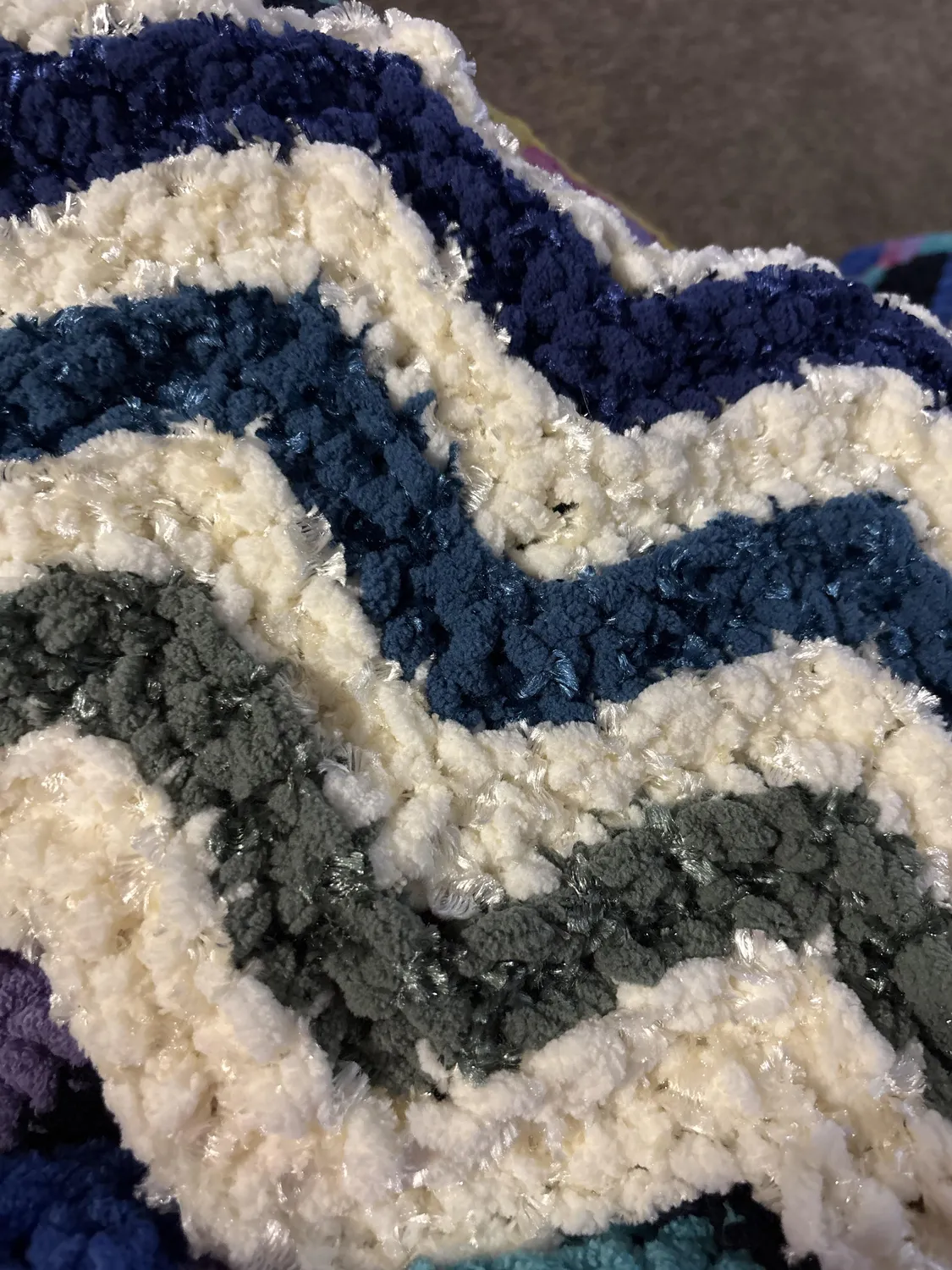 Bernat Blanket Matte & Shiny Chenillewolle 300g Glanzgarn Decke