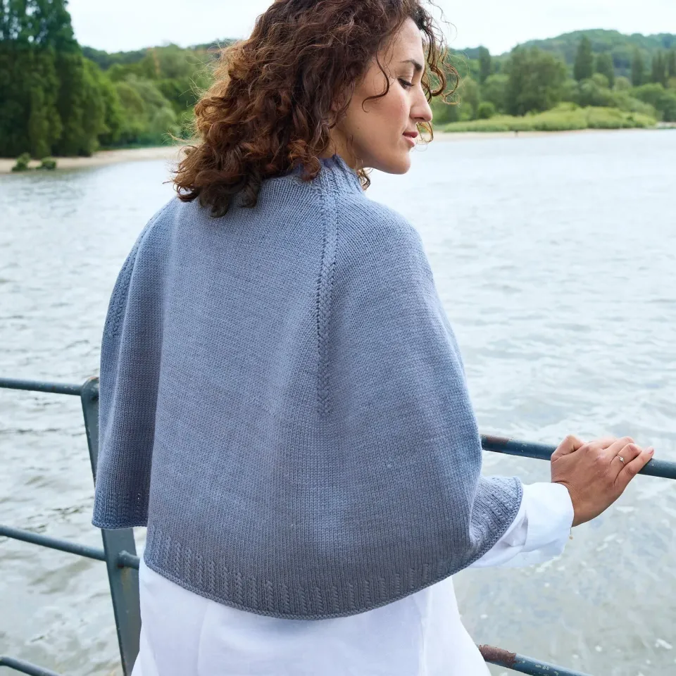 Rosy Green Wool Ingatan Strickanleitung Poncho Zopf