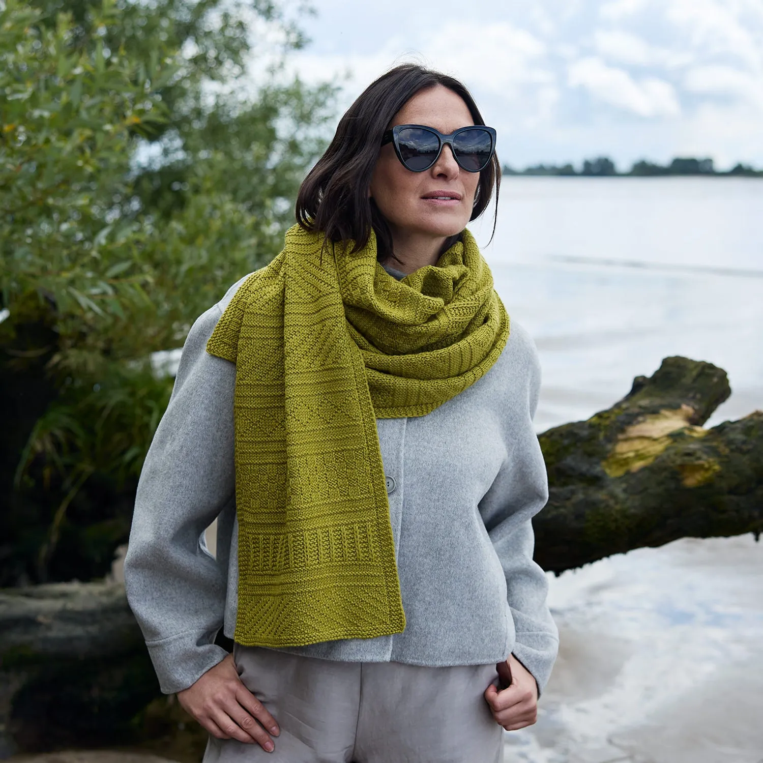 Rosy Green Wool Playful Day Schal Strickanleitung Gansey
