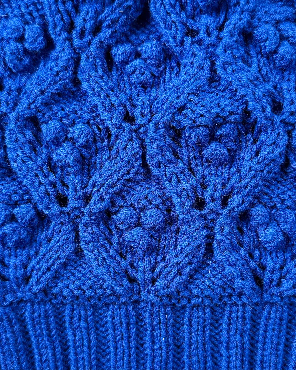 Knitting for Olive Chunky Lace Beanie Anleitung Mütze Lochmuster