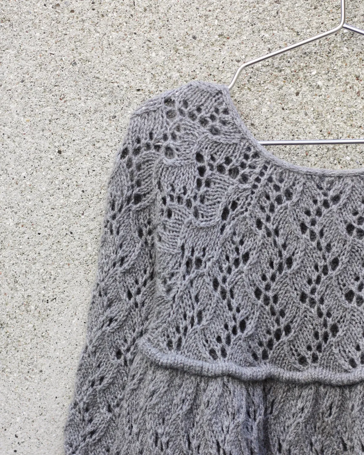 Knitting for Olive Holly Dress Anleitung Spitzenkleid deutsch