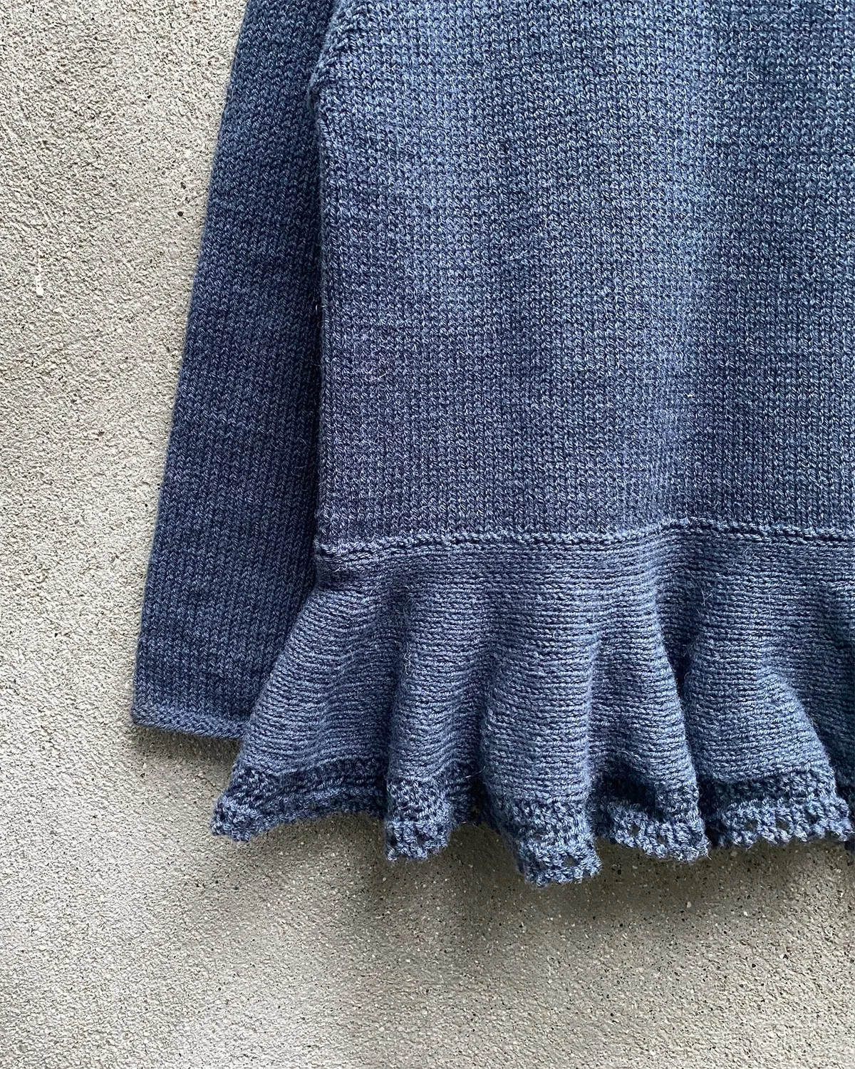 Knitting for Olive Agnes Blouse Anleitung Kinder Rüsche
