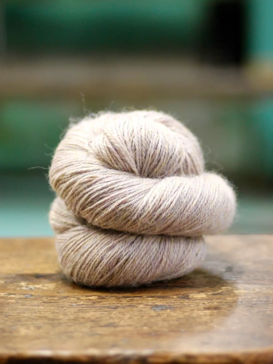 John Arbon Boundaries Hat Strickkit Galleta Guitar Zopfmuster