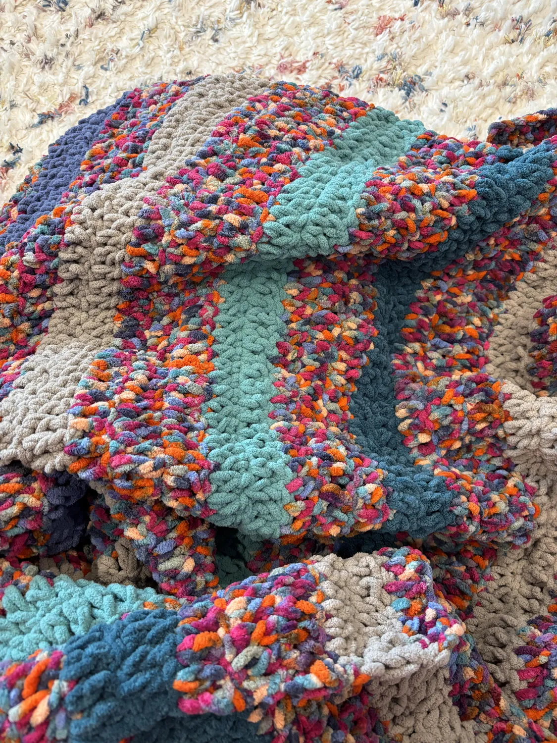Bernat Blanket Pixel Garn 300g bunter Farbwechsel